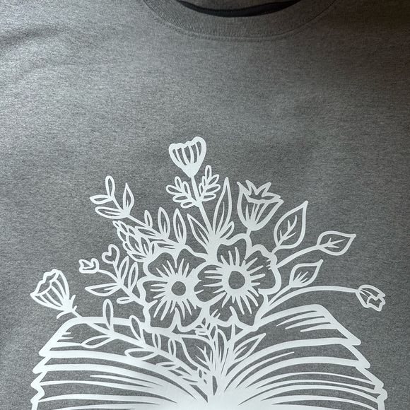 Gray Crewneck Sweatshirt with Floral Book Design Size 4XL - Picture 2 of 8